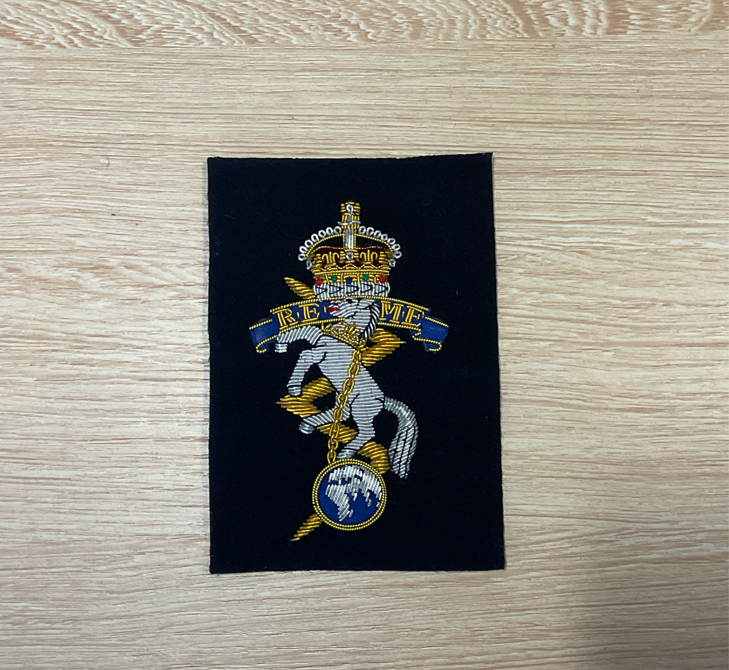 REME Blazer Badge Gold Wired - KING