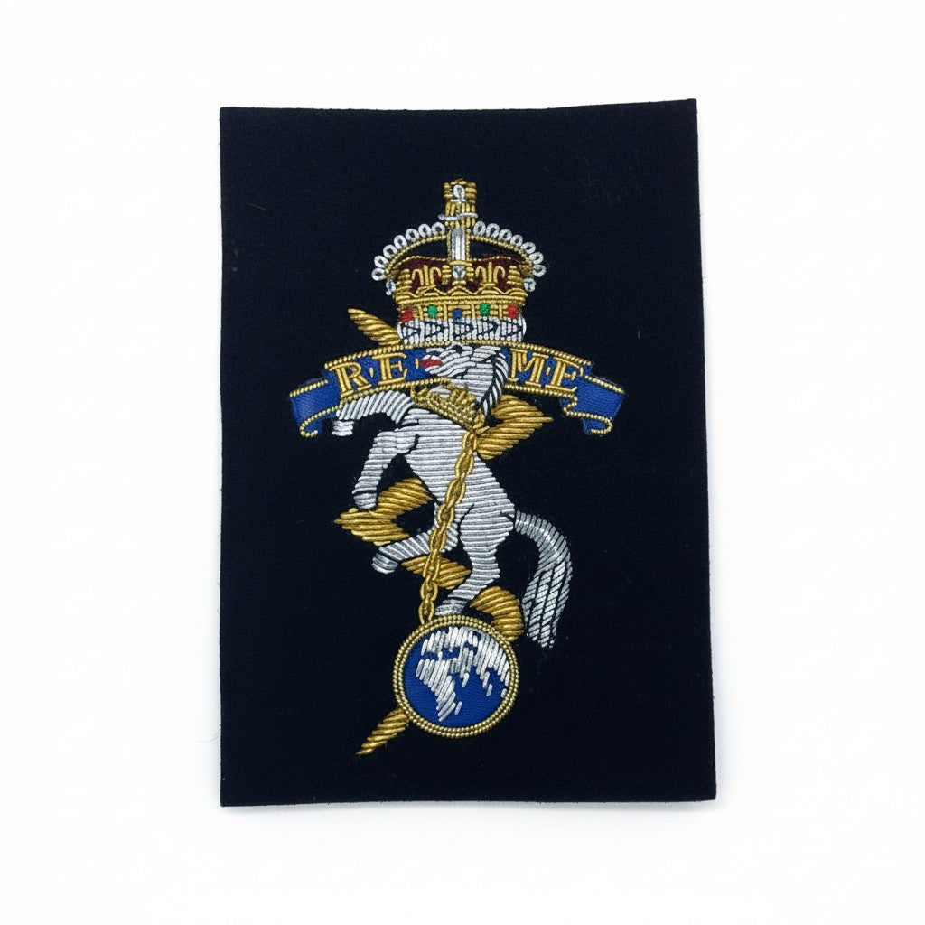 REME Blazer Badge Gold Wired - KING